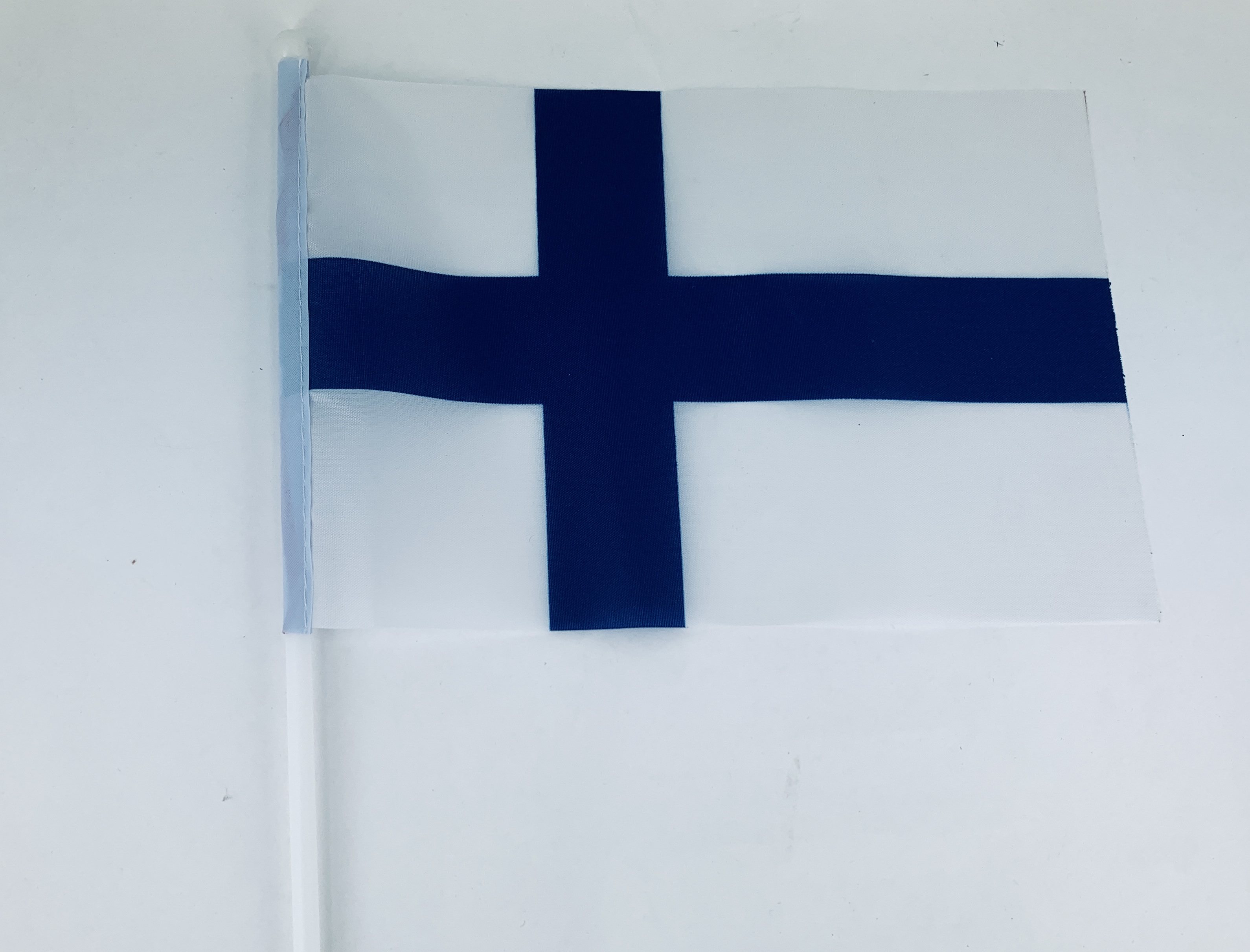 products-Suomen lippu jalustalla